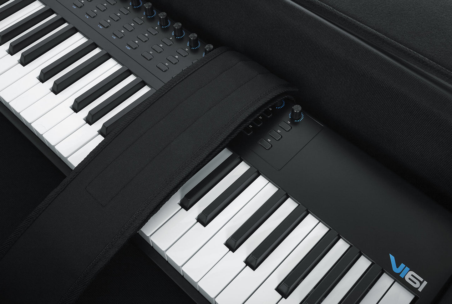 Gator Lightweight Case with Retractable Pull Handle and Wheels Fits Standard 49 Note Keyboards and Electric Pianos (GK-49)