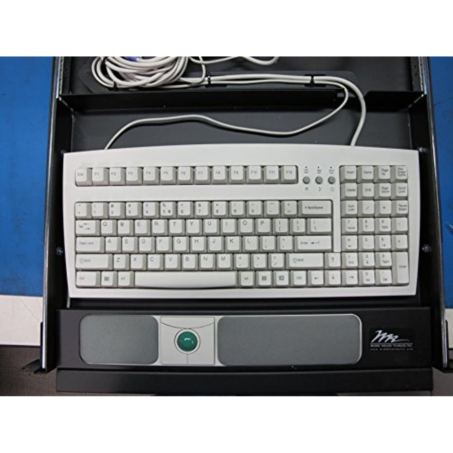 Middle Atlantic Keyboard - Serial - English - White - Retail